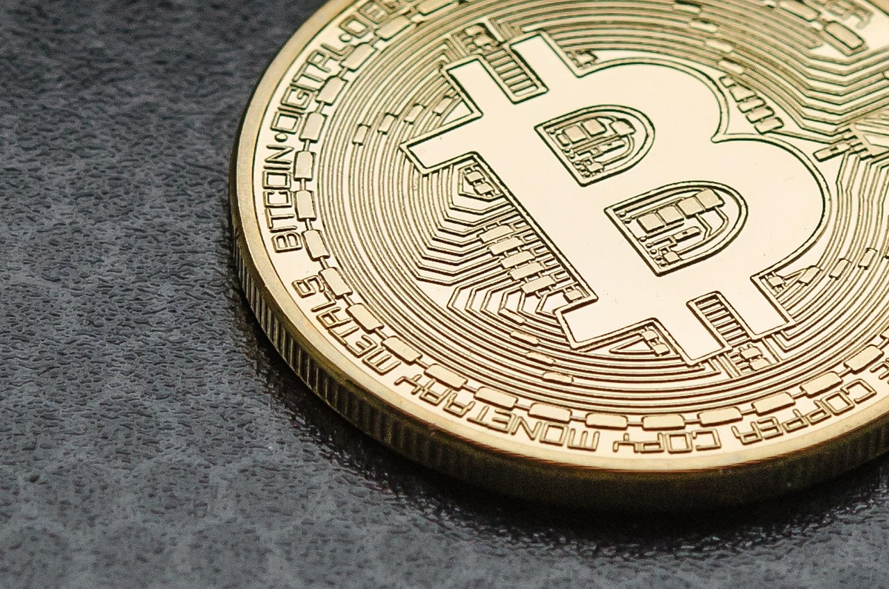 黄金再飙新高！数据：比特币通常在100~150天内跟进拉涨